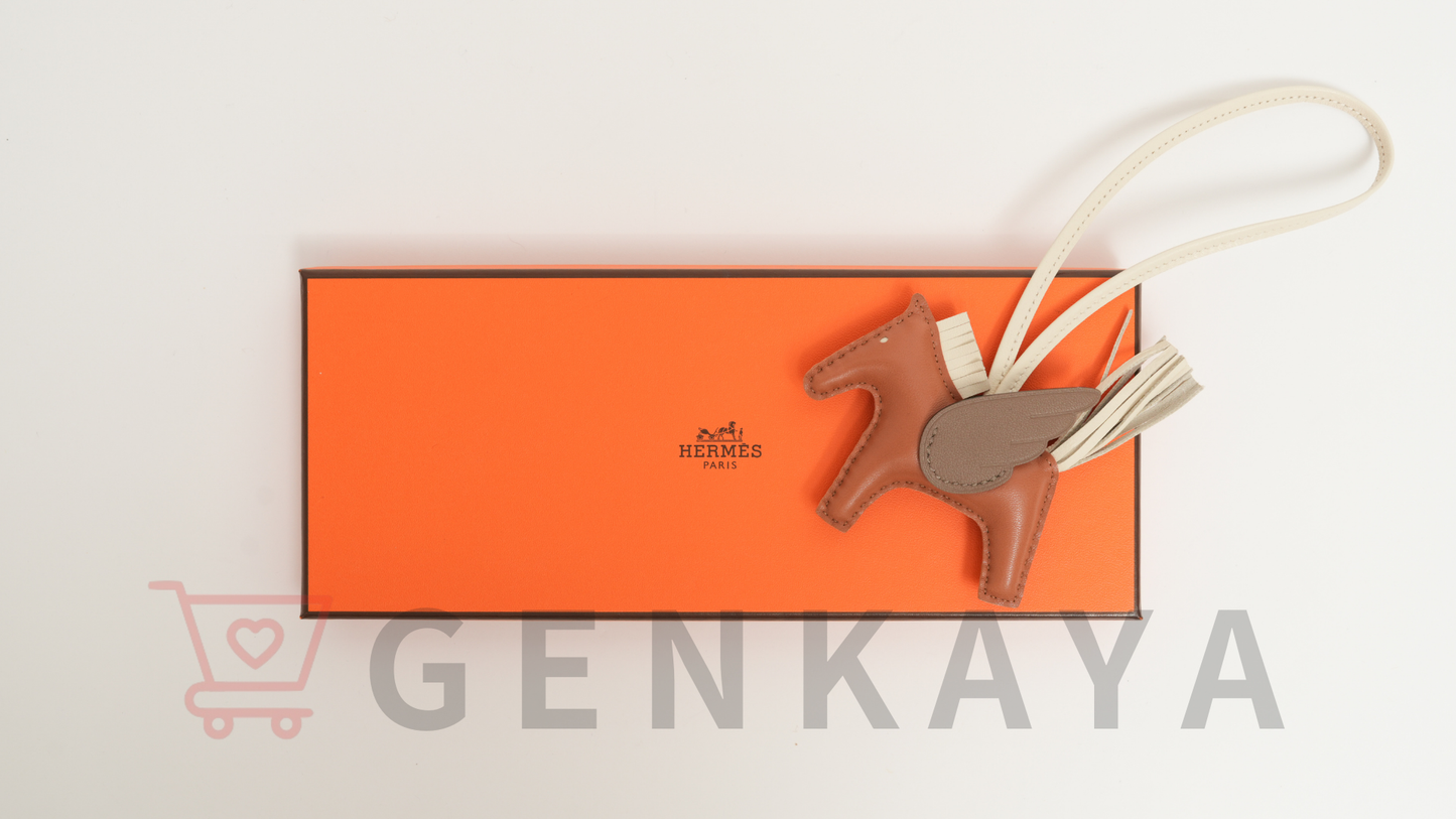 Hermès ロデオチャーム ペガサスPM K刻印:2025 ゴールド×クレ×エトゥープ