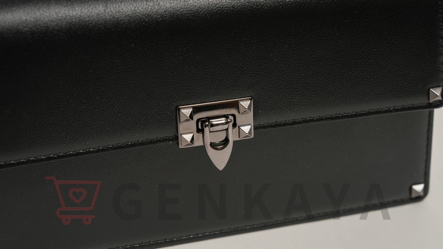 VALENTINO ロックスタッズ レザー チェーン ショルダーバッグ ブラック