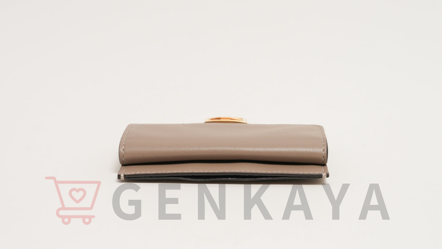 FENDI FFエンボス 8M0423 レザー カードケース グレージュ