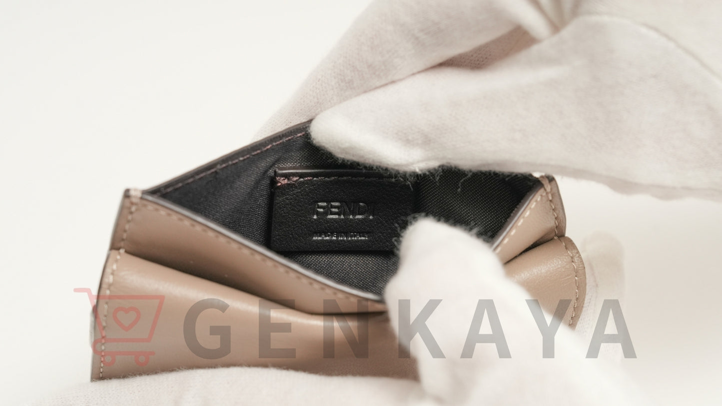 FENDI FFエンボス 8M0423 レザー カードケース グレージュ