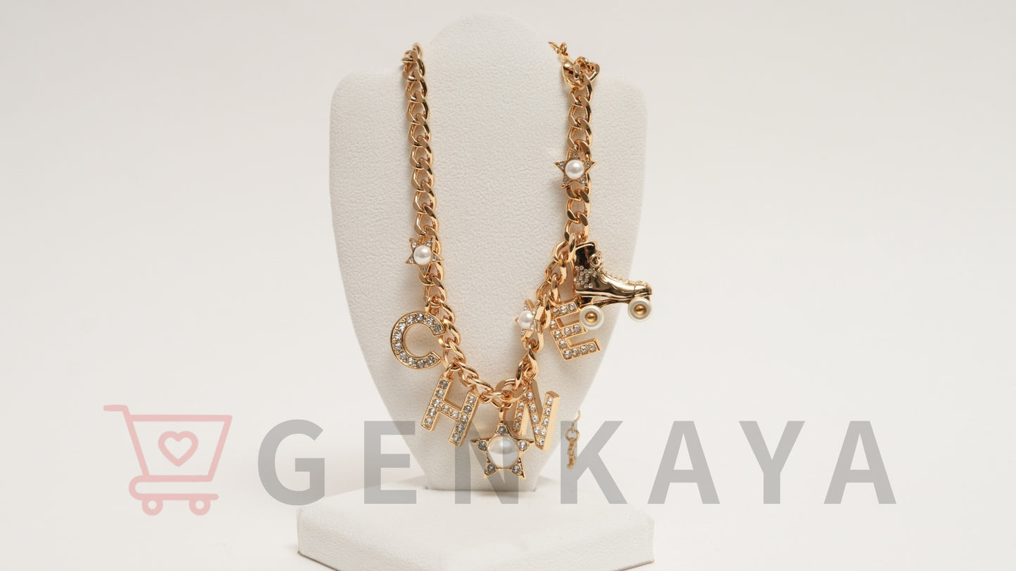 CHANEL C24C GP ロゴ ラインストーン チョーカー ローラスケート ネックレス ゴールド