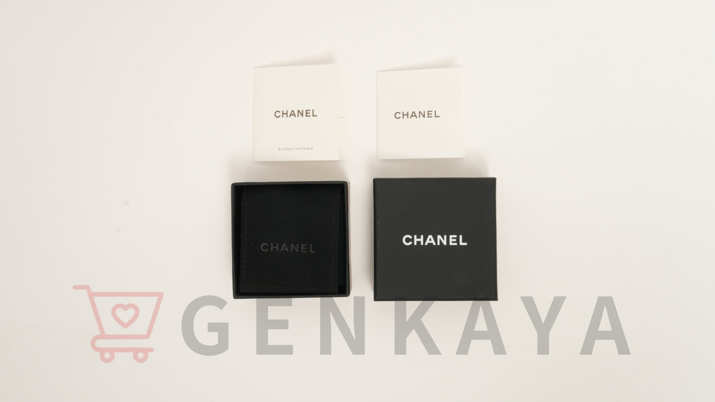 CHANEL ココマーク ラインストーン ピアス B25S シルバー×ブラック