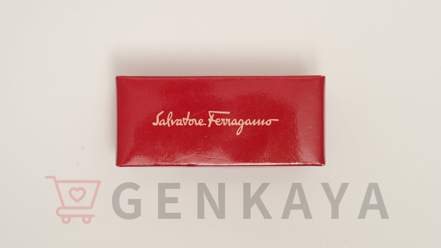 Ferragamo ヴァラ バレッタ ネイビー