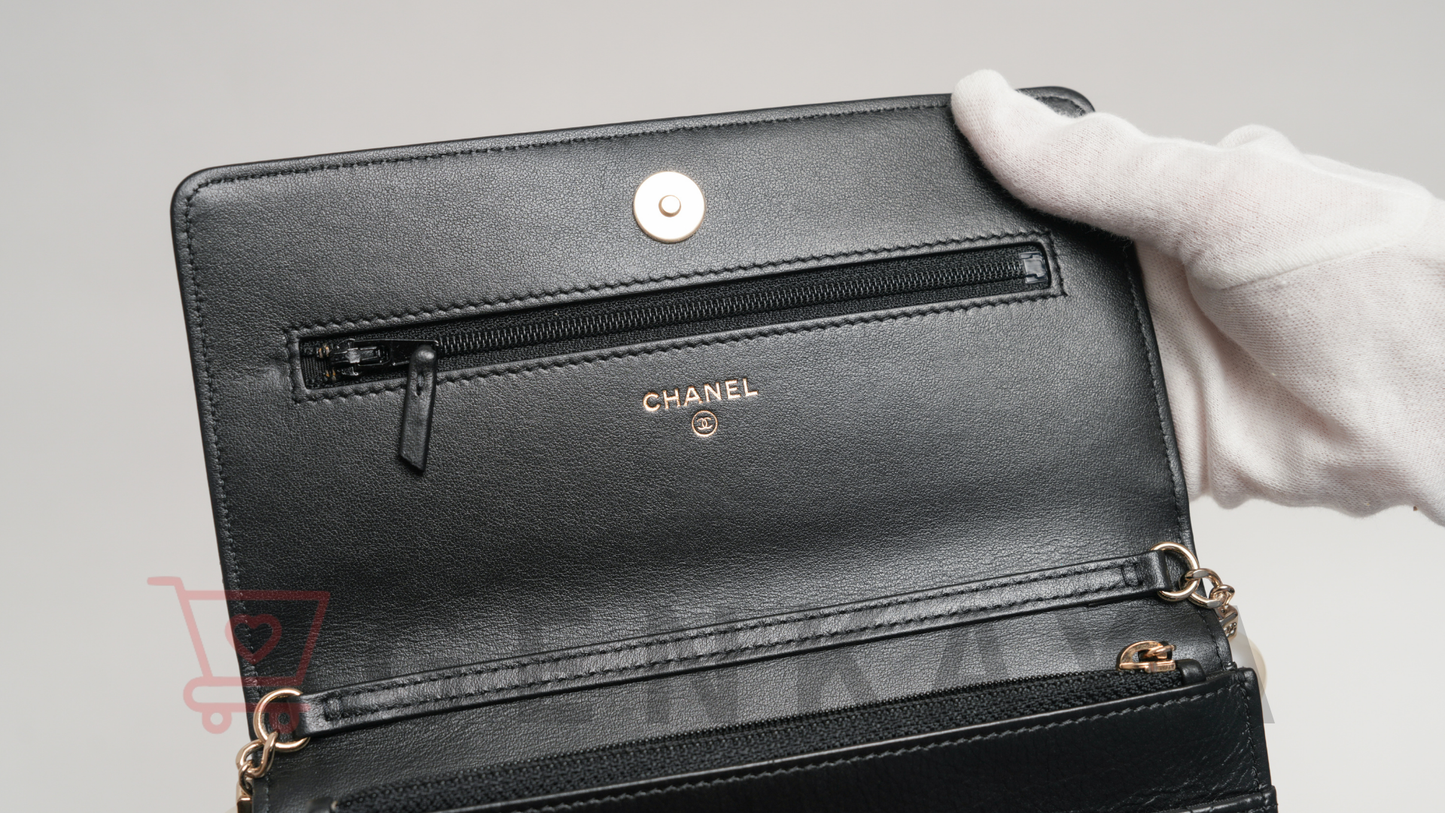 CHANEL マトラッセ ラムスキン パール チェーンウォレット ブラック ゴールド金具 AP2579 30番台