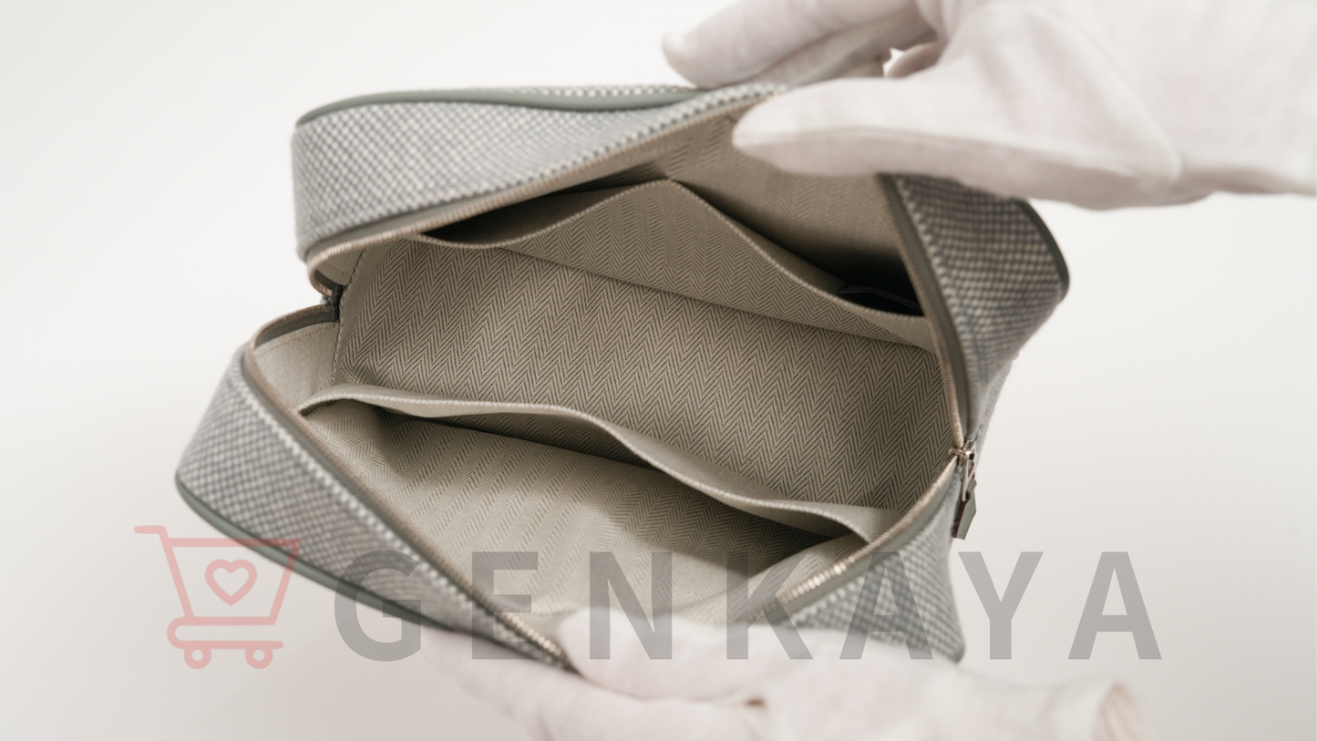 Hermès　ポーチ　シャピートルH・キャヴァリエ　グレー　