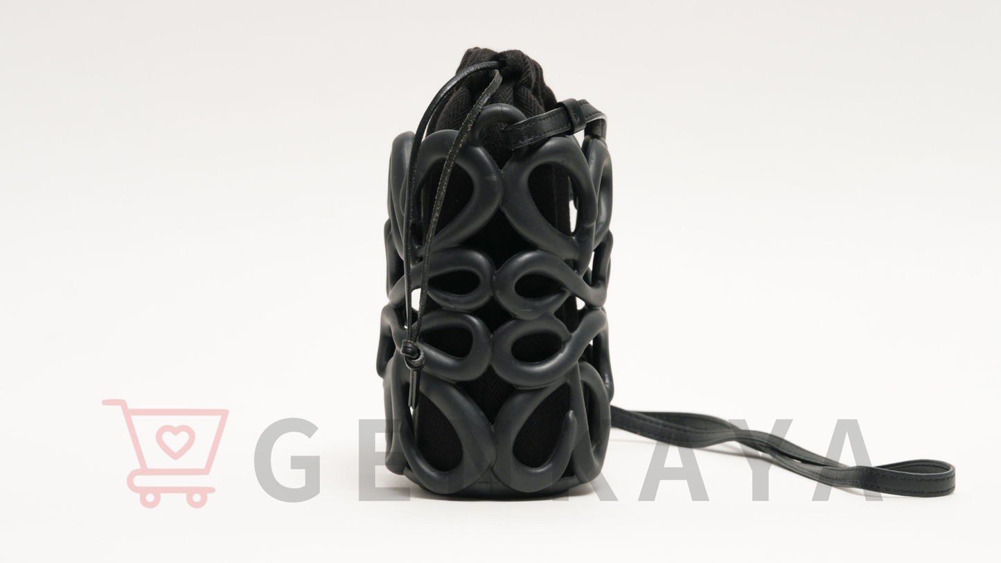 LOEWE アナグラム インフレーテッドポケット レザー×ラバー ショルダーバッグ ブラック