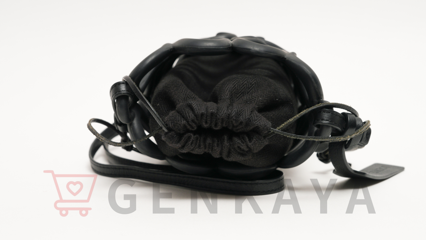 LOEWE アナグラム インフレーテッドポケット レザー×ラバー ショルダーバッグ ブラック